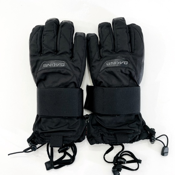 Dakine Other - Dakine Unisex Snowboard Wristguard Gloves Size Med 6-8 years